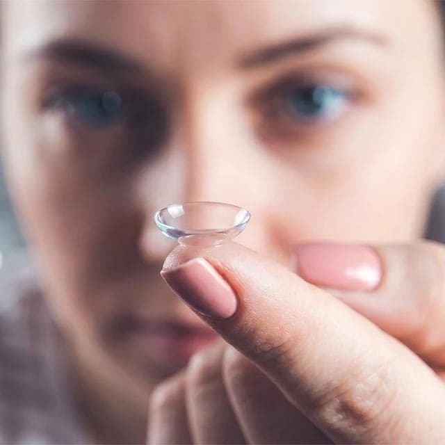 Adiós a las gafas: adaptación de lentes de contacto en Xinzo de Limia